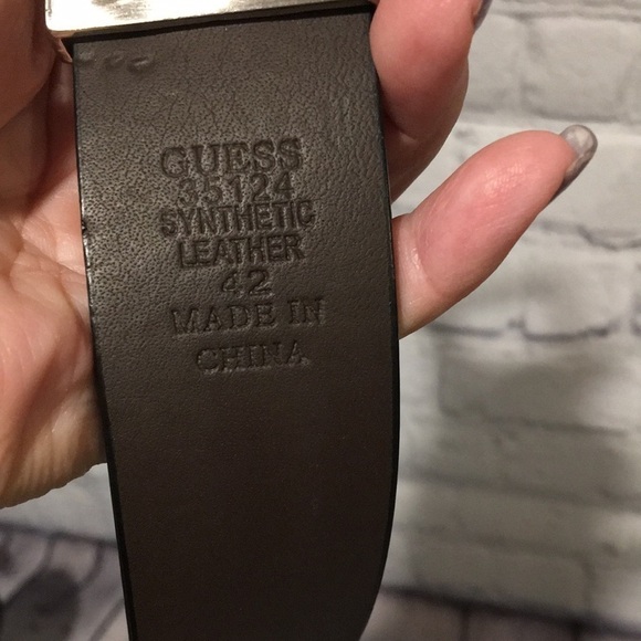 Guess Mens black belt with silver tone hardware Sz 42 🪬 like new! - Picture 3 of 4